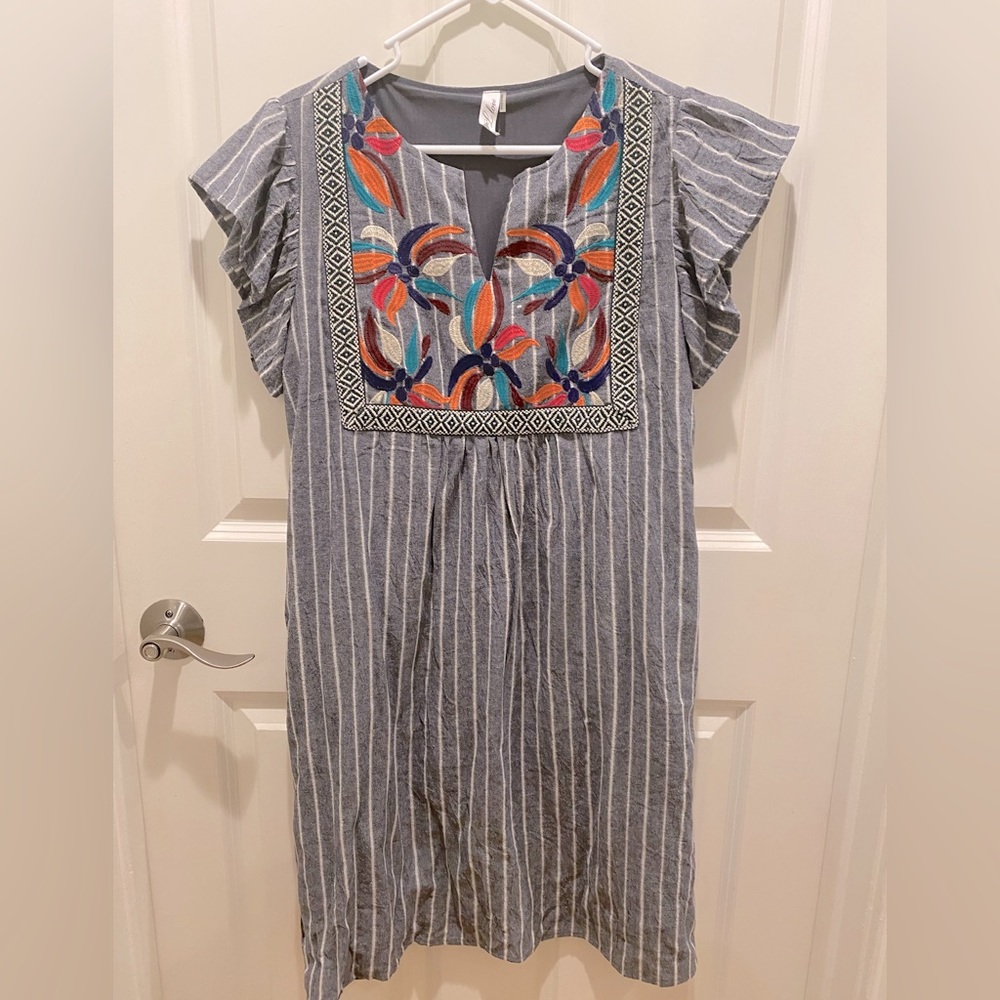 Llove embroidered dress light grey